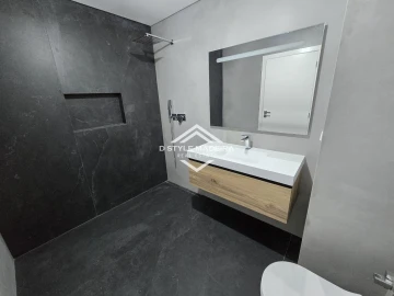 Apartamento T6 para Venda em Funchal (São Pedro)