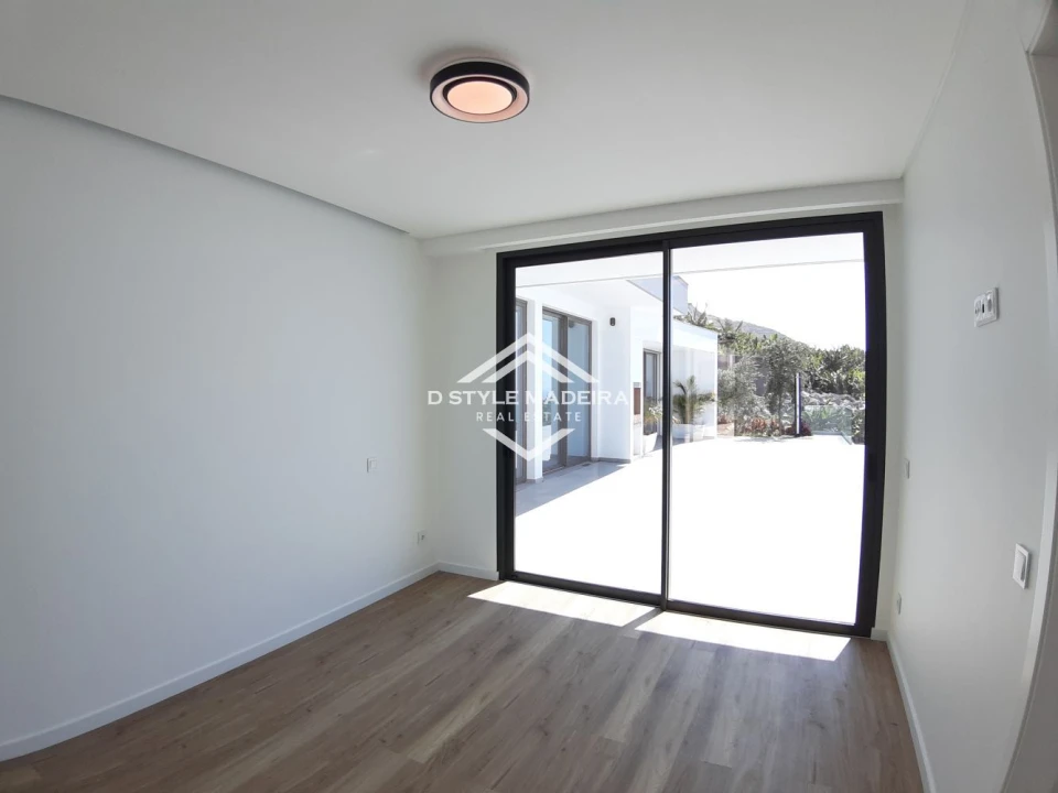 Moradia T3 para Venda em Arco da Calheta Foto 17