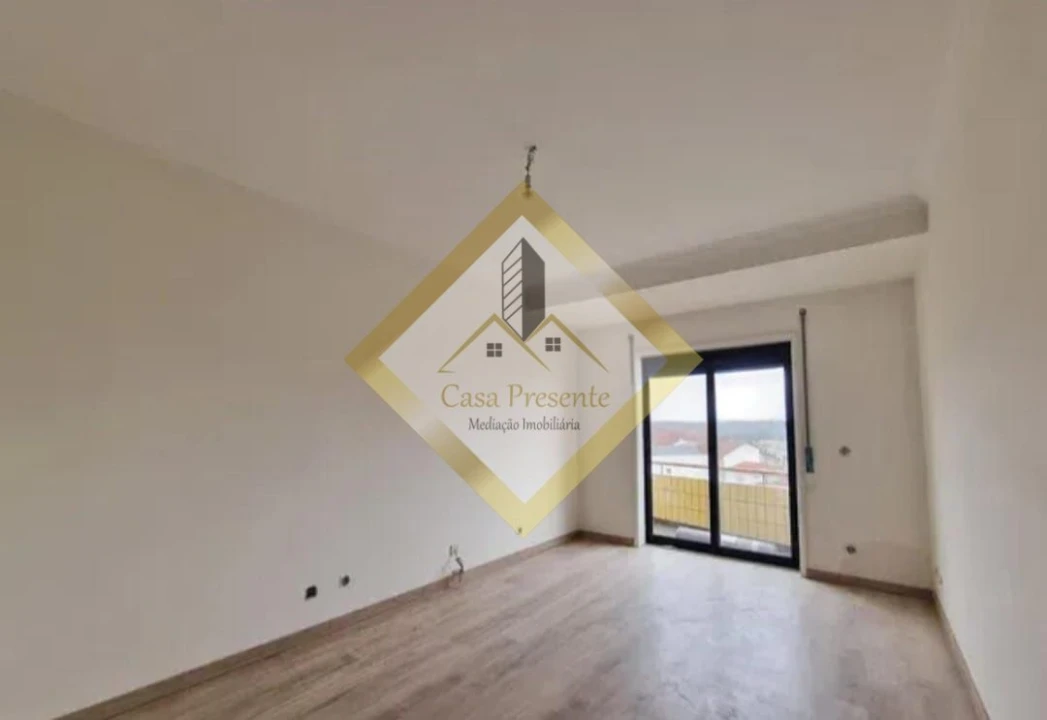 Apartamento T3 para Venda em Fiães Foto 3