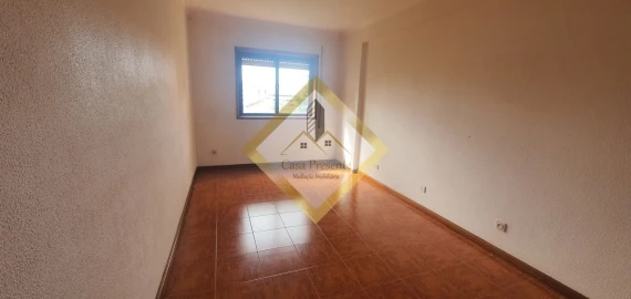 Apartamento T1 para Arrendamento em Santa Marinha e São Pedro da Afurada