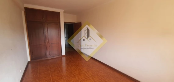 Apartamento T1 para Arrendamento em Santa Marinha e São Pedro da Afurada