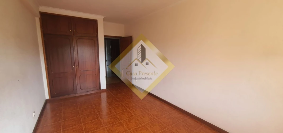 Apartamento T1 para Arrendamento em Santa Marinha e São Pedro da Afurada Foto 13