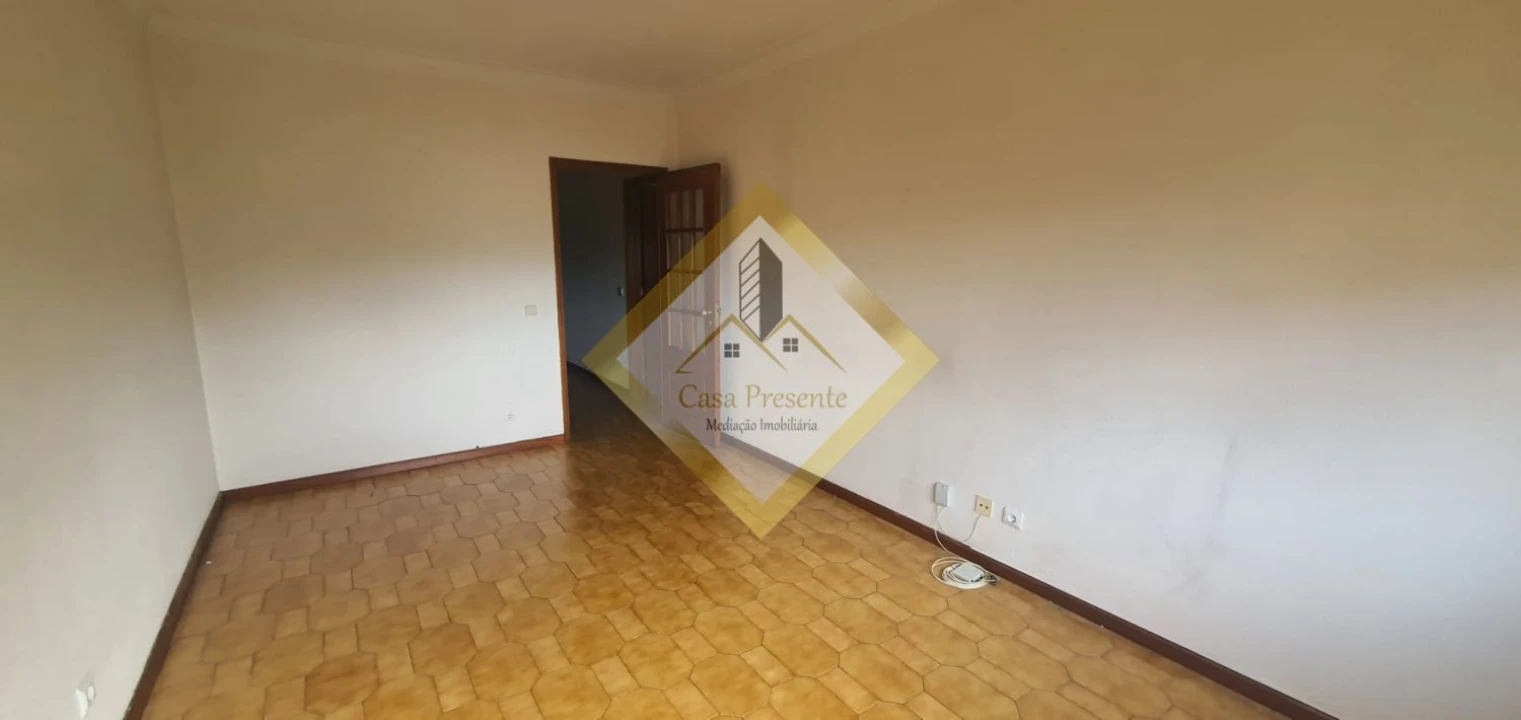 Apartamento T1 para Arrendamento em Santa Marinha e São Pedro da Afurada Foto 9