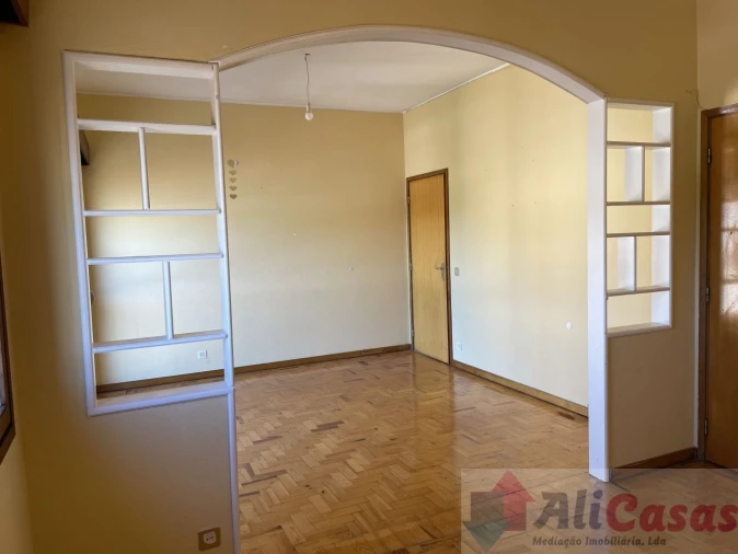 Apartamento T3 para Venda em Paços de Brandão Foto 4