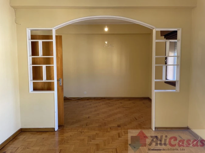 Apartamento T3 para Venda em Paços de Brandão Foto 2