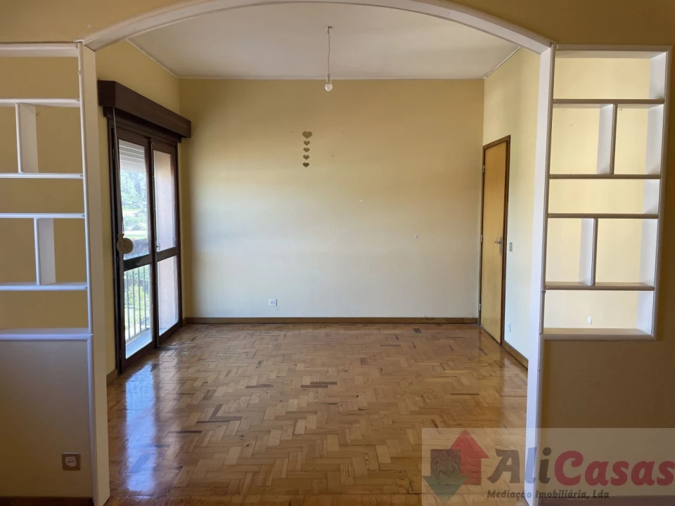 Apartamento T3 para Venda em Paços de Brandão Foto 1