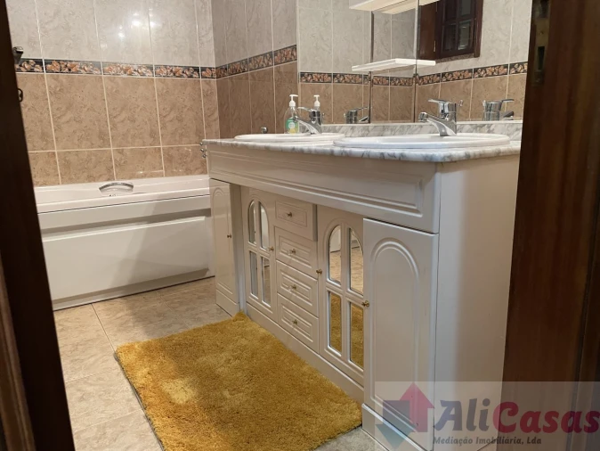 Moradia T4 para Venda em Grijó e Sermonde Foto 25