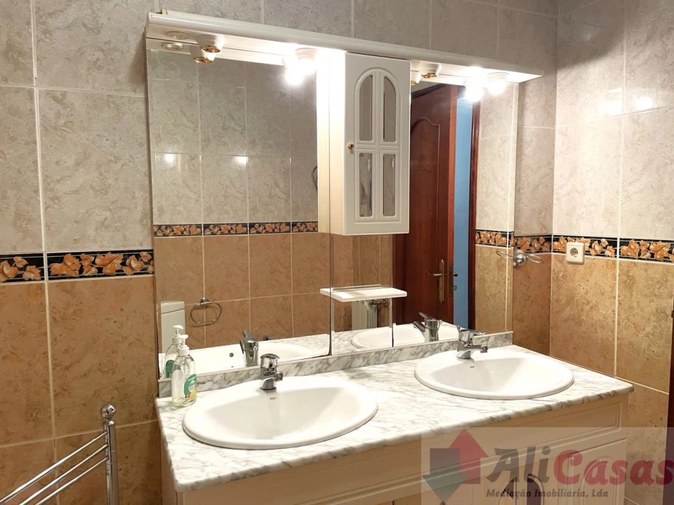 Moradia T4 para Venda em Grijó e Sermonde Foto 24