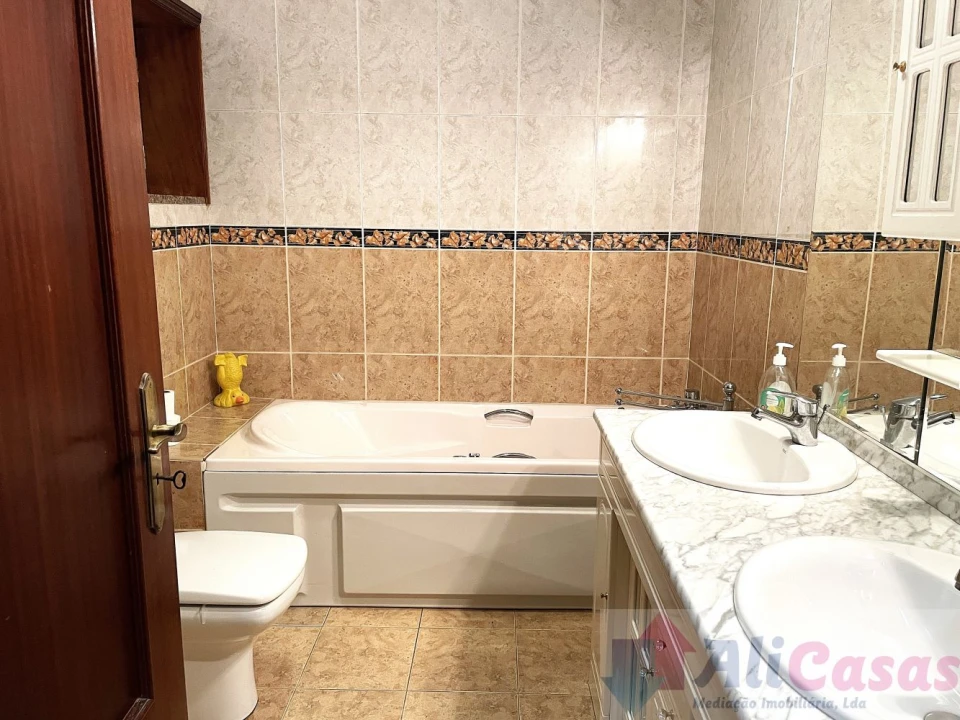 Moradia T4 para Venda em Grijó e Sermonde Foto 23