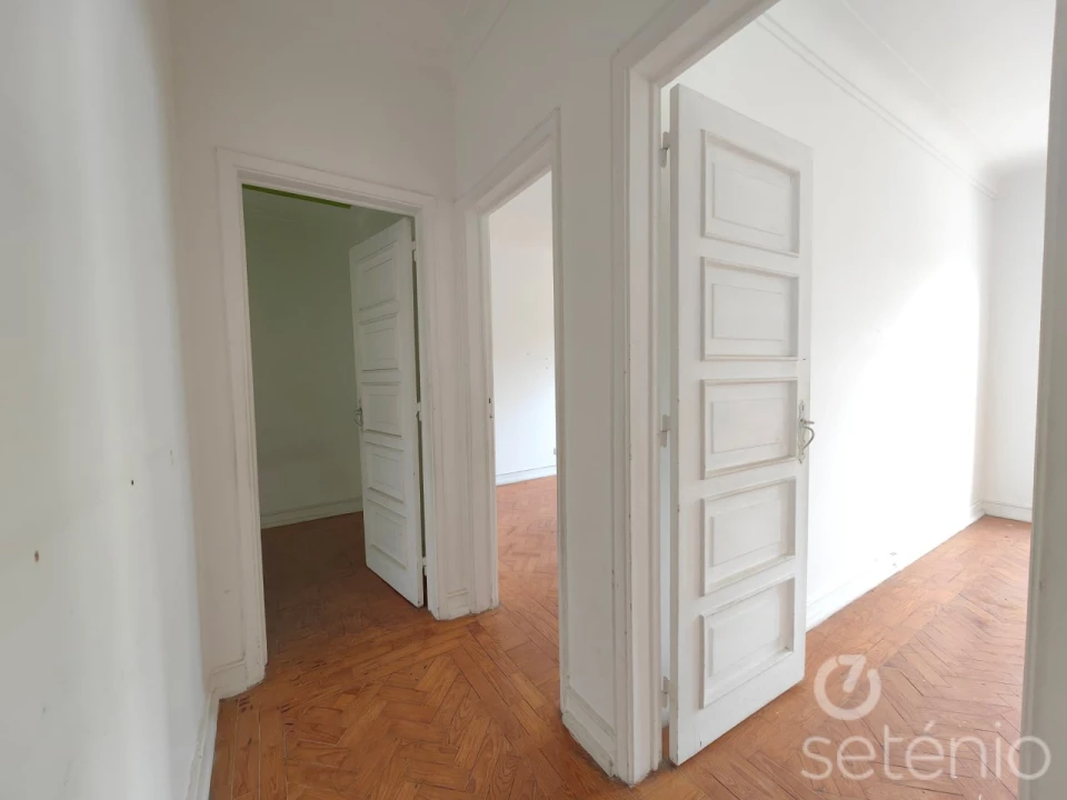 Apartamento T1 para Venda em Campolide Foto 1