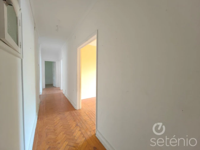 Apartamento T1 para Venda em Campolide Foto 3