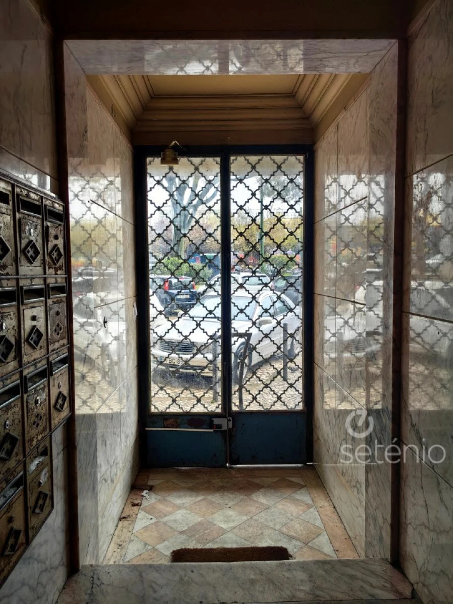 Apartamento T1 para Venda em Campolide Foto 6