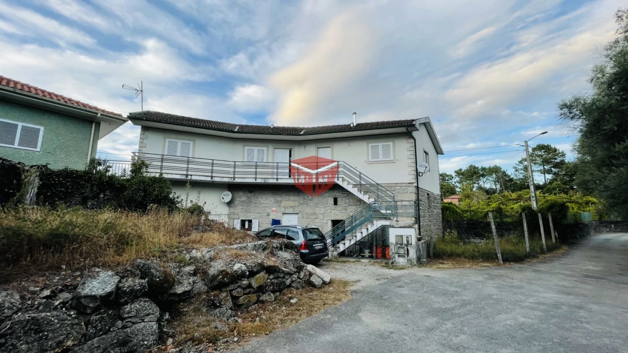 Moradia T2 para Venda em Fonte Arcada e Oliveira Foto 9