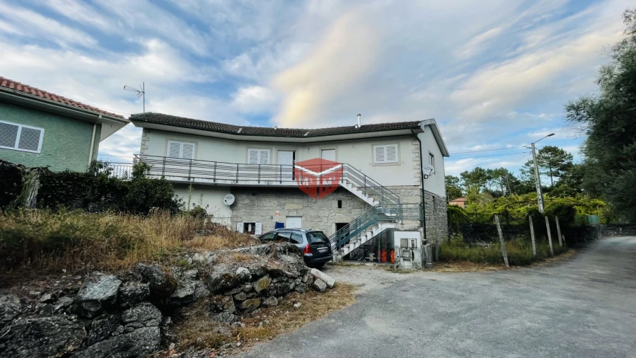 Moradia T2 para Venda em Fonte Arcada e Oliveira Foto 9