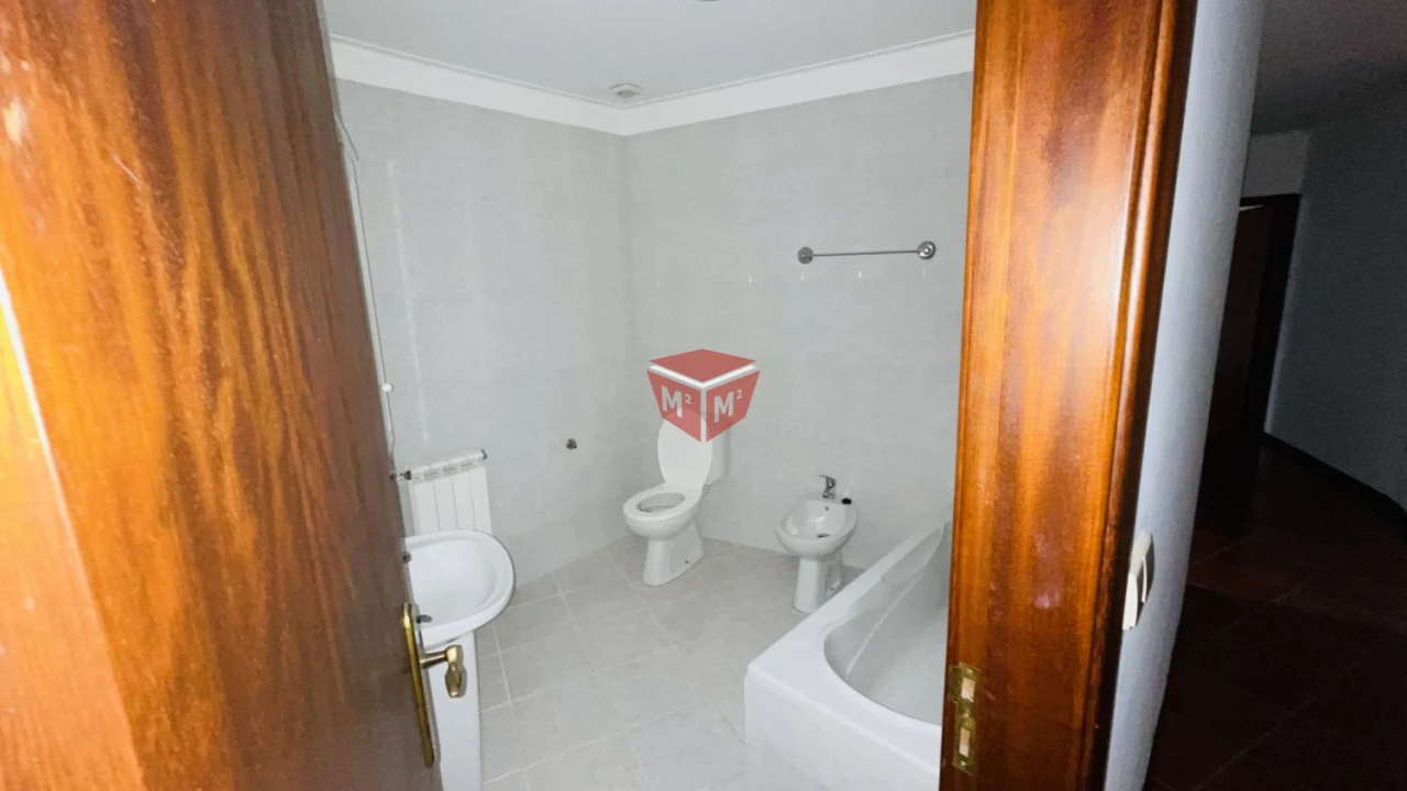 Moradia T2 para Venda em Fonte Arcada e Oliveira Foto 3