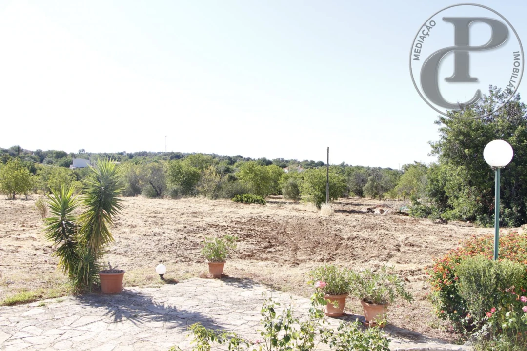 Terreno para Venda em Santa Barbara de Nexe Foto 1
