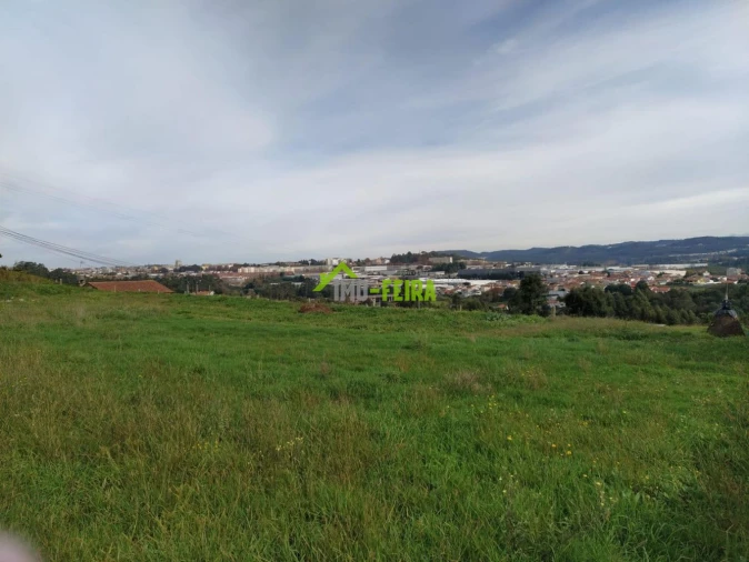 Terreno para Venda em Vila de Cucujães