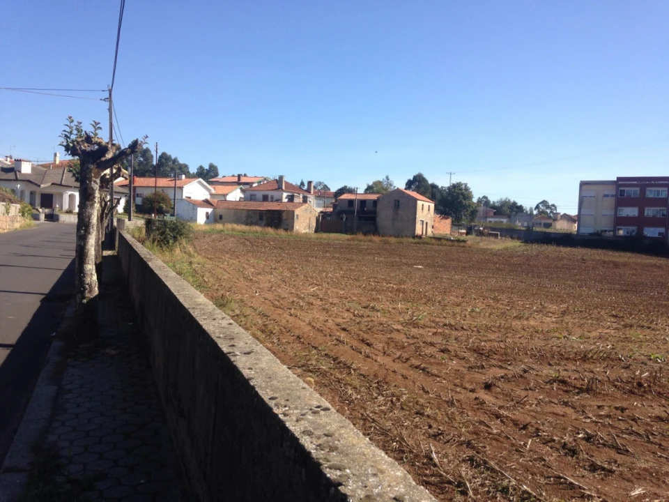 Terreno para Venda em São Miguel do Souto e Mosteirô Foto 1