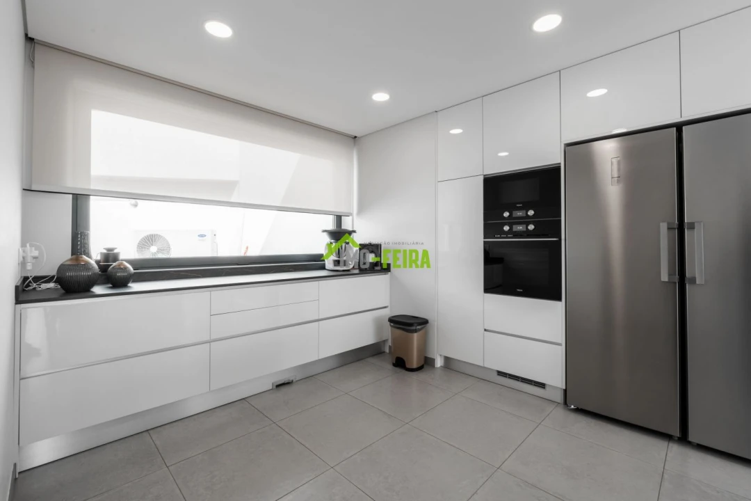 Moradia T4 para Venda em São Roque Foto 8