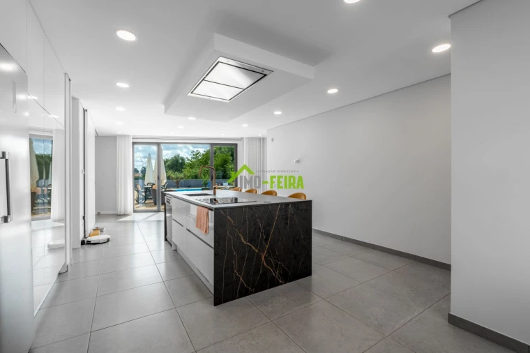 Moradia T4 para Venda em São Roque Foto 9