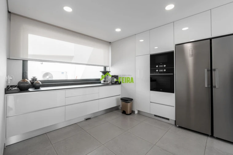 Moradia T4 para Venda em São Roque Foto 8