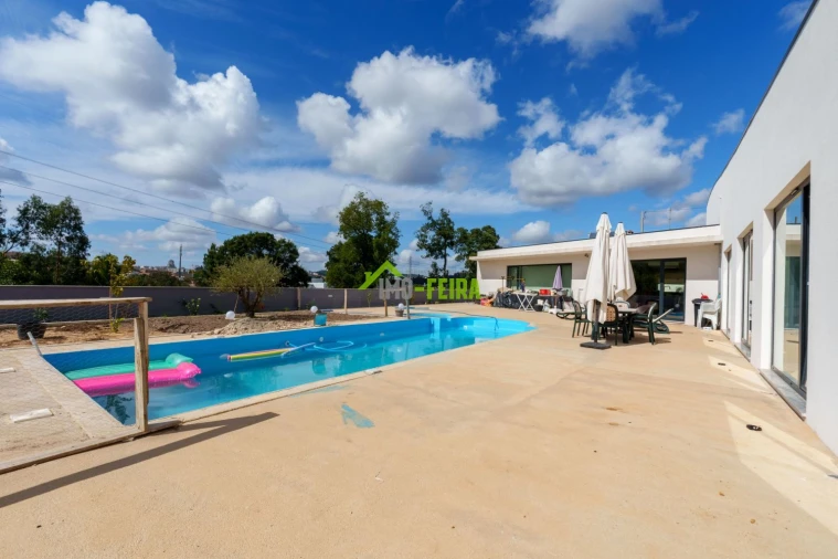 Moradia T4 para Venda em São Roque Foto 37