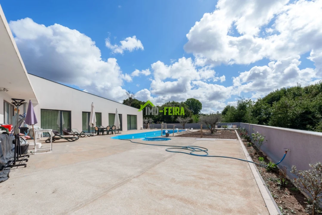 Moradia T4 para Venda em São Roque Foto 40