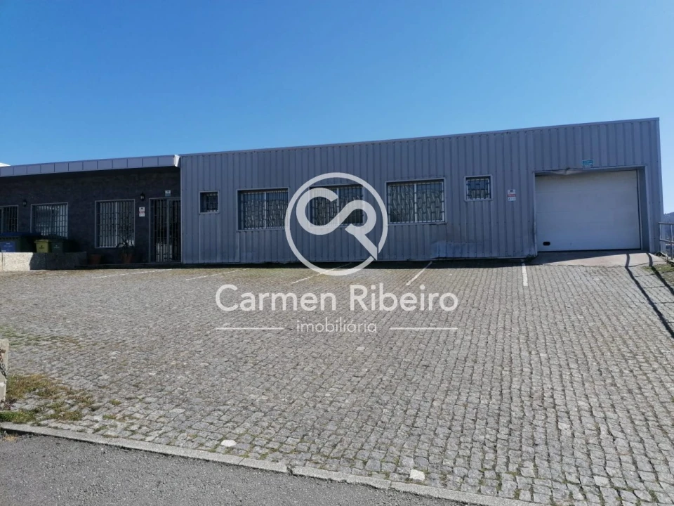 Loja para Venda em São Gens Foto 1