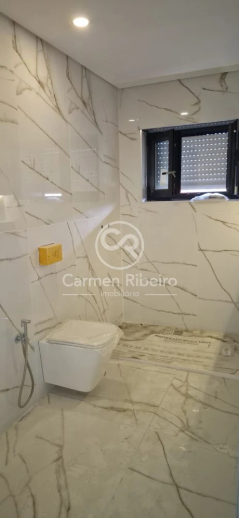 Moradia T5 para Venda em Lomar e Arcos