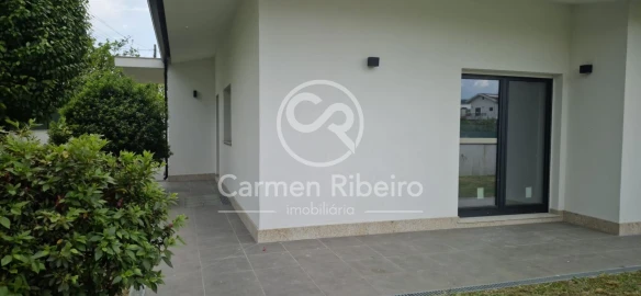 Moradia T5 para Venda em Lomar e Arcos