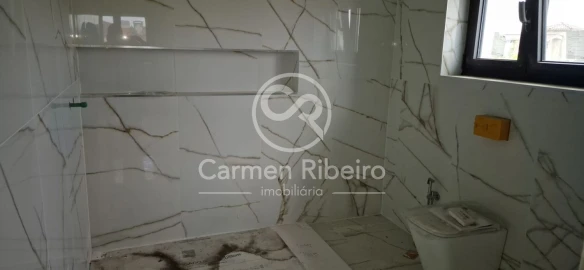 Moradia T5 para Venda em Lomar e Arcos