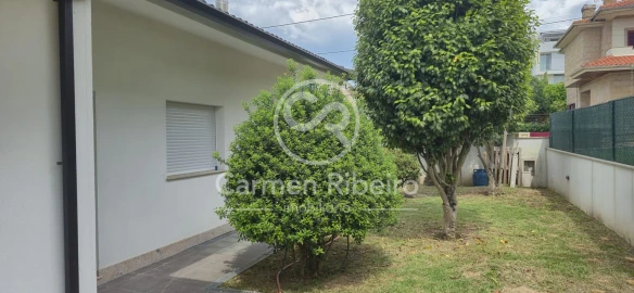 Moradia T5 para Venda em Lomar e Arcos