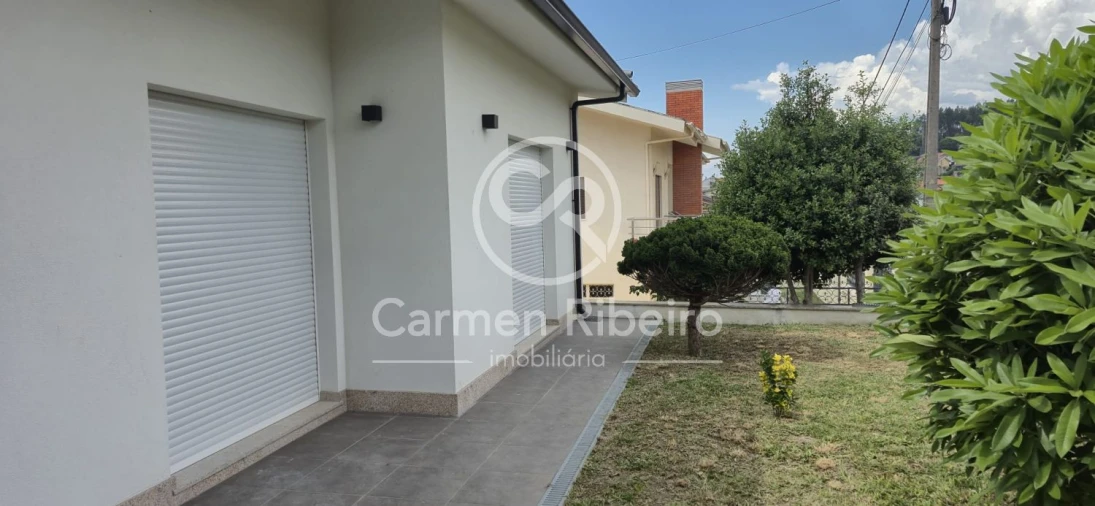 Moradia T5 para Venda em Lomar e Arcos Foto 16