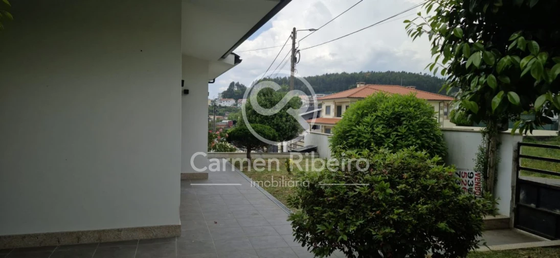 Moradia T5 para Venda em Lomar e Arcos Foto 12