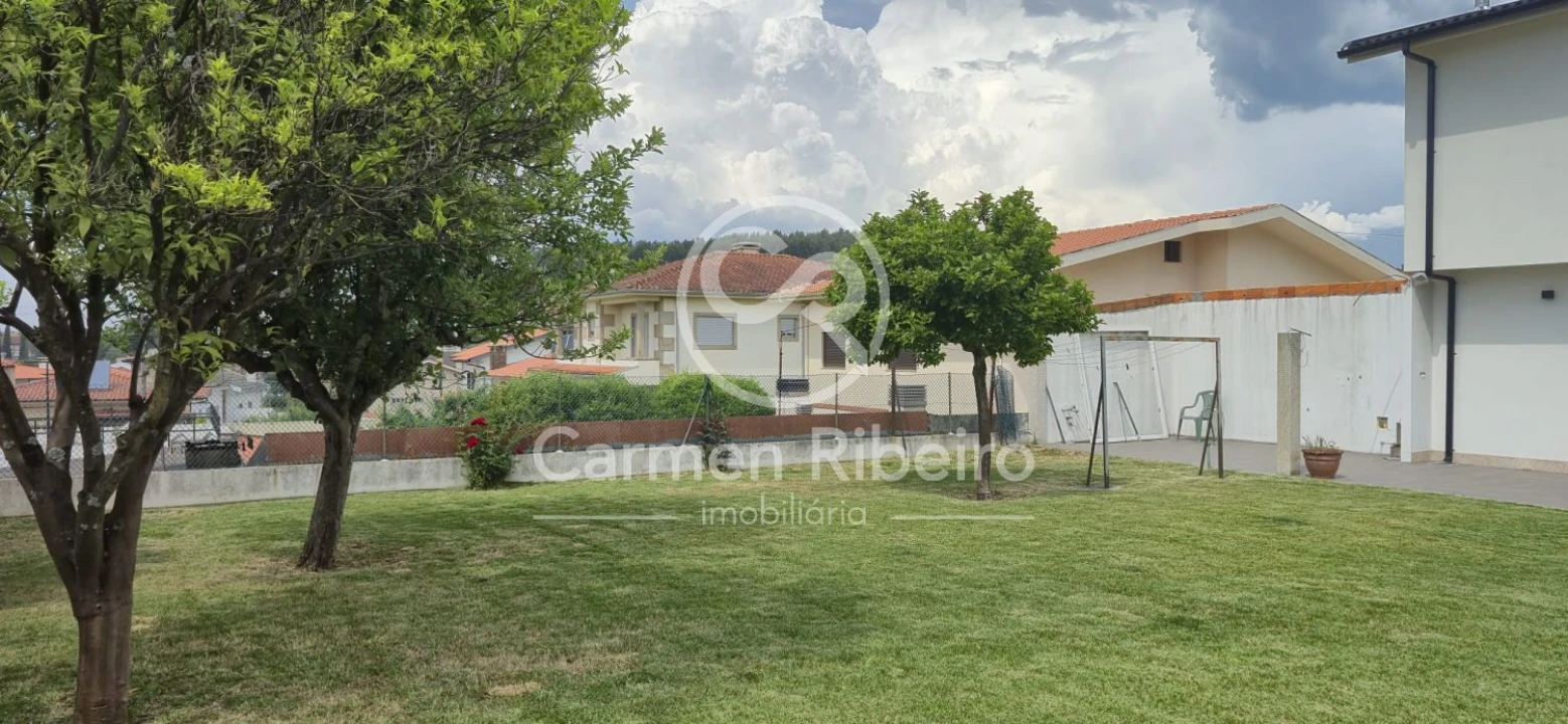 Moradia T5 para Venda em Lomar e Arcos Foto 21