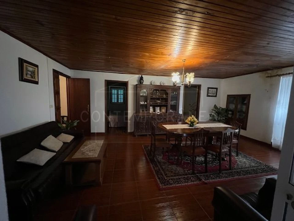 Moradia T5 para Venda em Vale de Salgueiro Foto 11