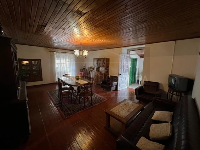 Moradia T5 para Venda em Vale de Salgueiro Foto 4