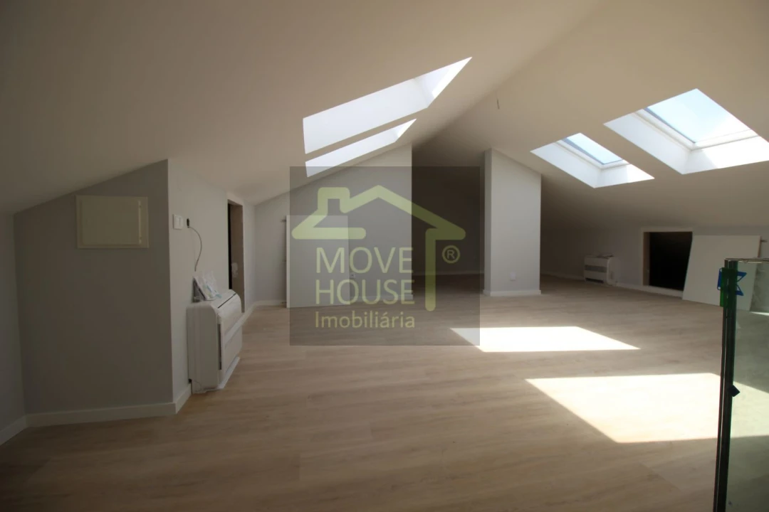 Apartamento T3 para Venda em Carcavelos e Parede Foto 19