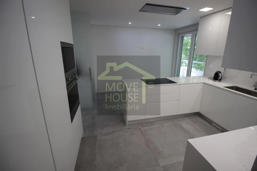 Apartamento T3 para Venda em Carcavelos e Parede Foto 39