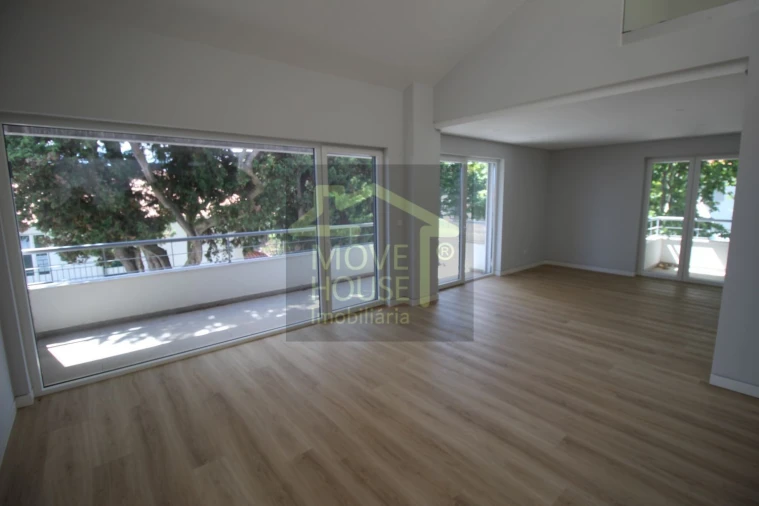 Apartamento T3 para Venda em Carcavelos e Parede Foto 1