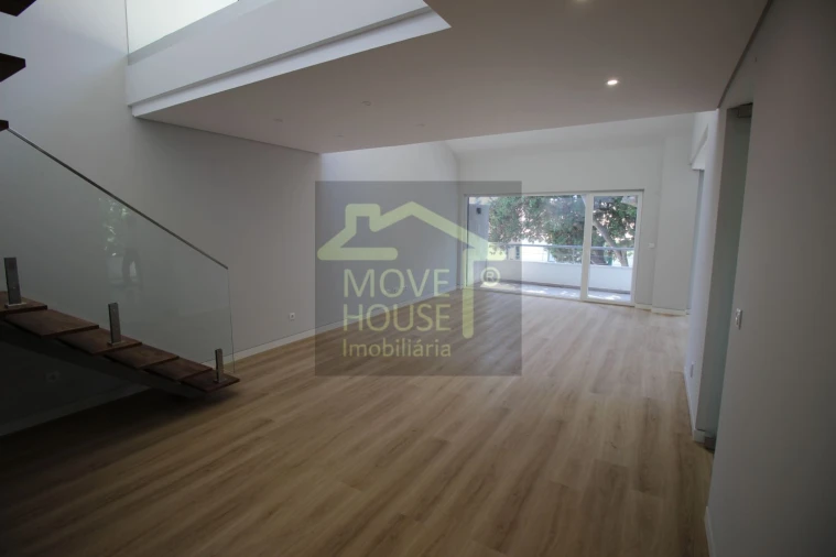Apartamento T3 para Venda em Carcavelos e Parede Foto 26