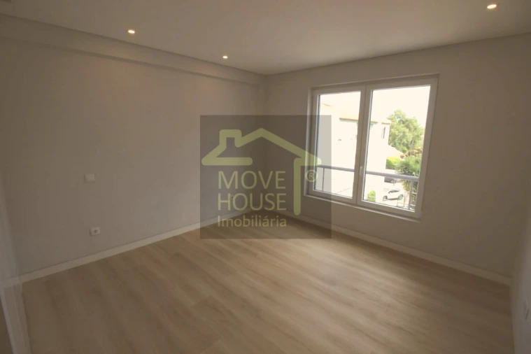 Apartamento T3 para Venda em Carcavelos e Parede Foto 57