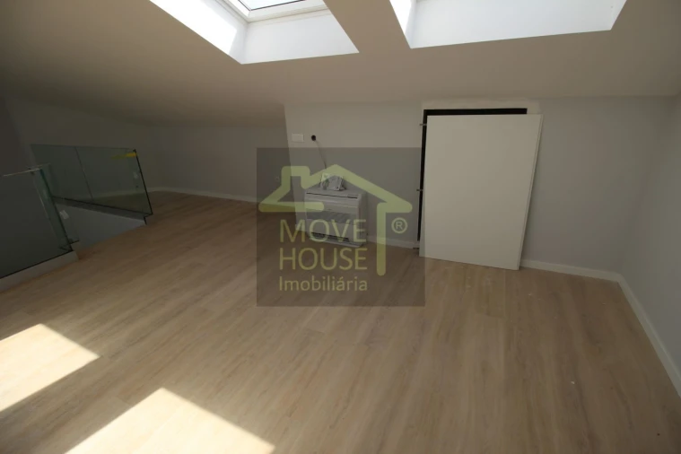 Apartamento T3 para Venda em Carcavelos e Parede Foto 19