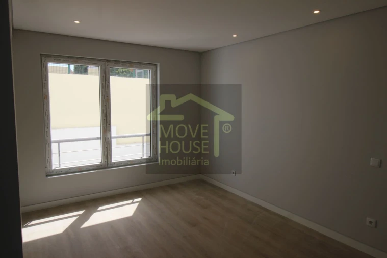 Apartamento T3 para Venda em Carcavelos e Parede Foto 16