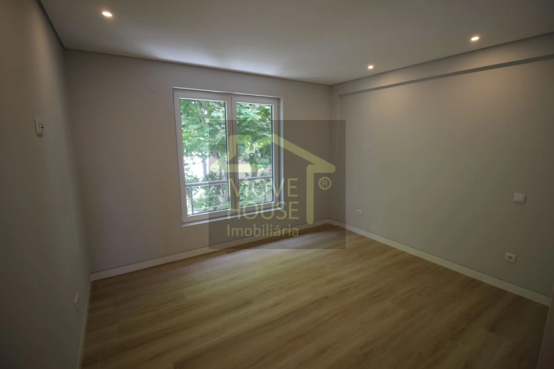 Apartamento T3 para Venda em Carcavelos e Parede Foto 51