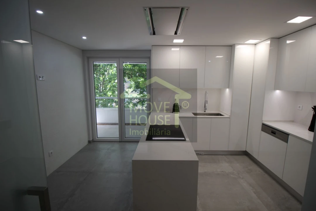 Apartamento T3 para Venda em Carcavelos e Parede Foto 32