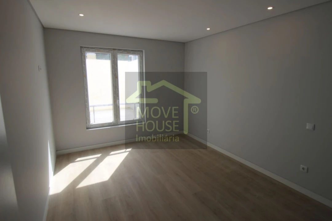 Apartamento T3 para Venda em Carcavelos e Parede Foto 13