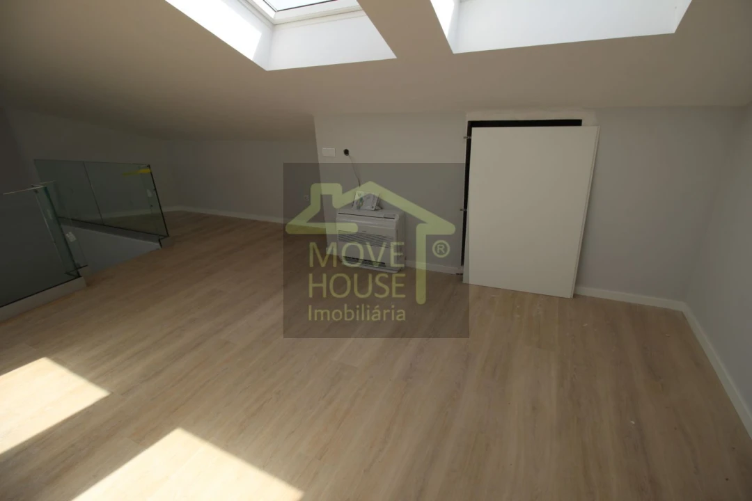 Apartamento T3 para Venda em Carcavelos e Parede Foto 20