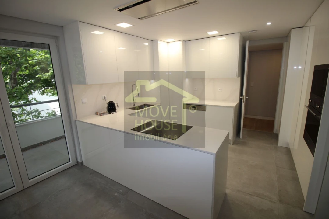 Apartamento T3 para Venda em Carcavelos e Parede Foto 1