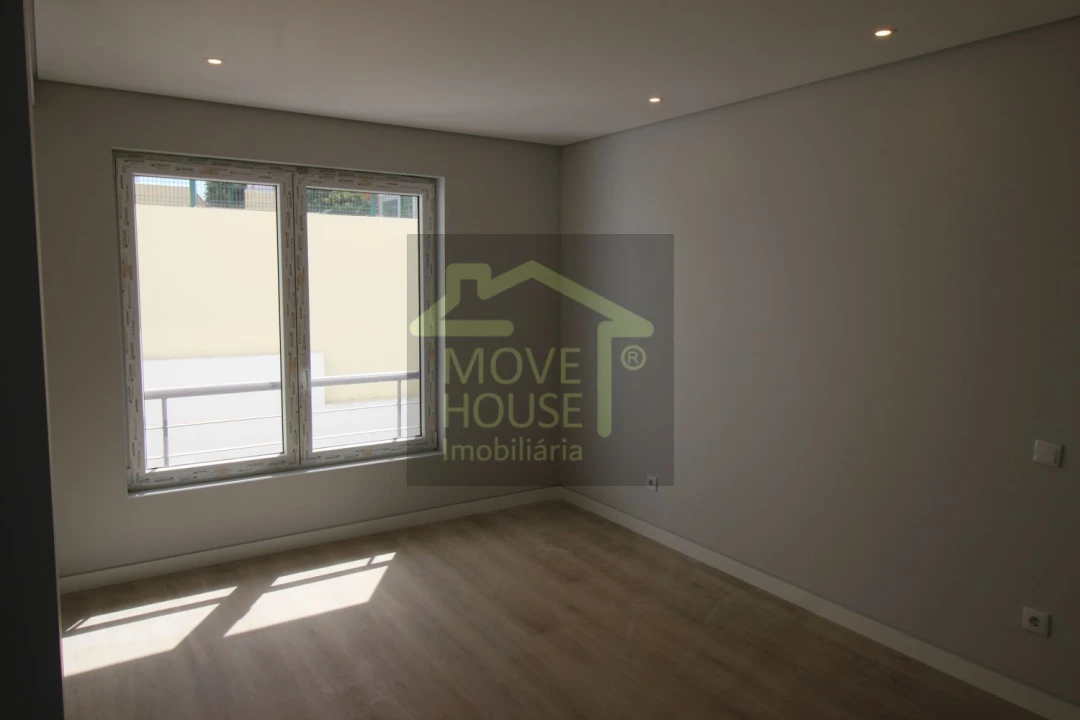 Apartamento T3 para Venda em Carcavelos e Parede Foto 17